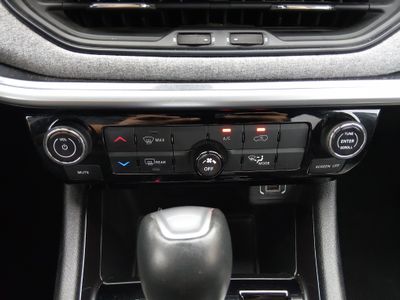 2024 Jeep Compass - Photo 18