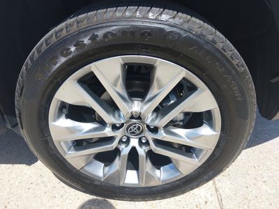 2024 Toyota RAV4 - Photo 10