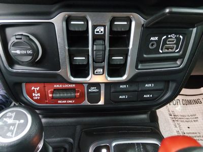 2025 Jeep Wrangler - Photo 19