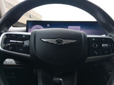 2025 Genesis GV80 — photo 12 view