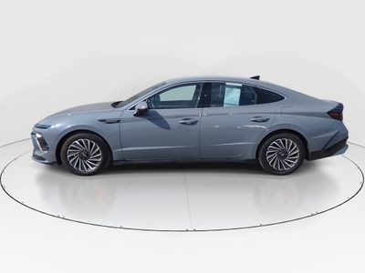 2025 Hyundai Sonata Hybrid — interior view
