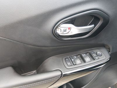 2023 Jeep Cherokee — photo 19 view