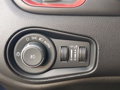 2023 Jeep Renegade - Photo 13
