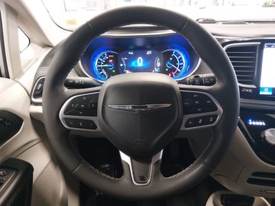 2024 Chrysler Pacifica - Photo 12