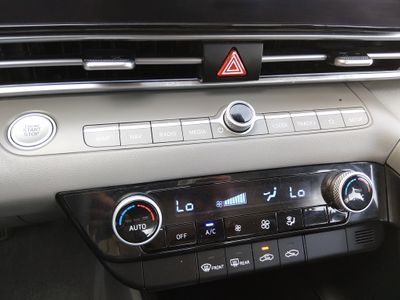 2024 Hyundai Elantra - Photo 19