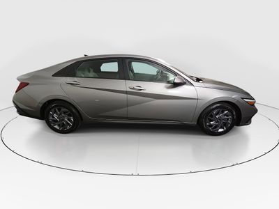 2024 Hyundai Elantra - Photo 8