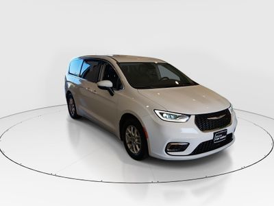 2023 Chrysler Pacifica Touring L FWD — front three-quarter view