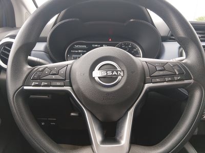 2023 Nissan Versa — photo 12 view