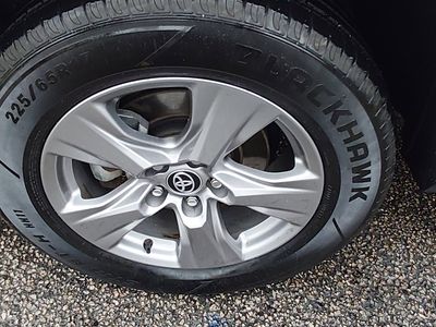 2024 Toyota RAV4 - Photo 10