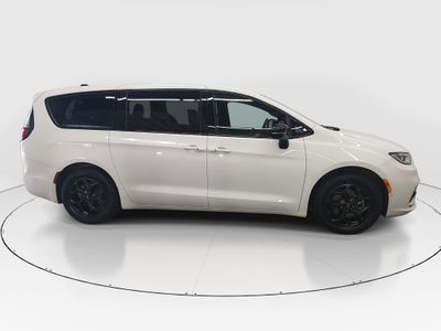 2024 Chrysler Pacifica - Photo 8