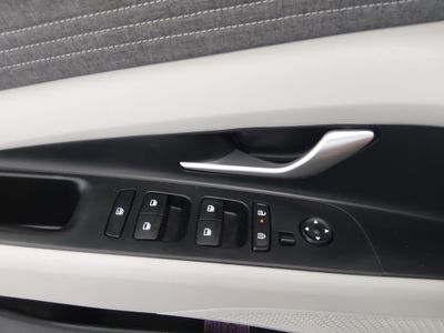 2024 Hyundai Elantra - Photo 16