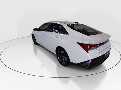 2025 Hyundai Elantra - Photo 5