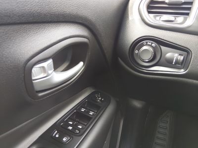 2023 Jeep Renegade - Photo 12