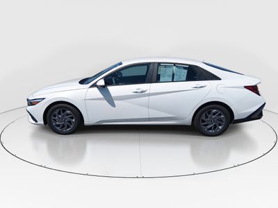 2024 Hyundai Elantra - Photo 4