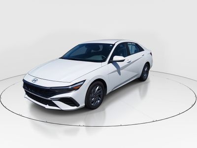 2024 Hyundai Elantra - Photo 3
