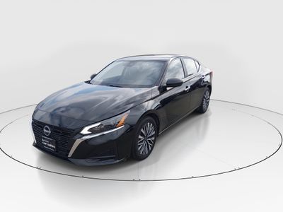 2025 Nissan Altima - Photo 3