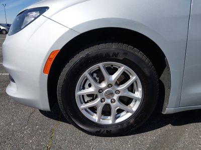 2023 Chrysler Voyager - Photo 10