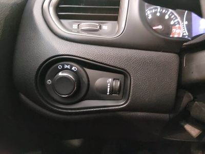 2023 Jeep Renegade - Photo 13