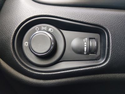 2023 Jeep Renegade - Photo 19