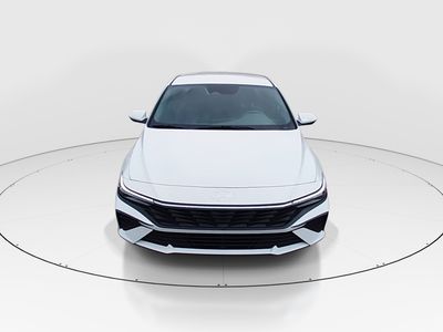 2024 Hyundai Elantra - Photo 2