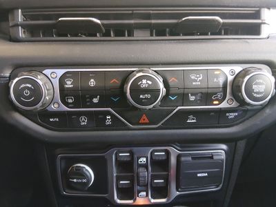 2024 Jeep Wrangler - Photo 17