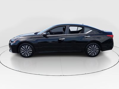 2025 Nissan Altima - Photo 4
