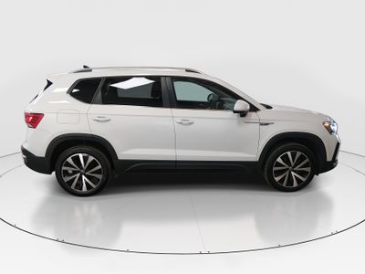 2024 Volkswagen Taos - Photo 8