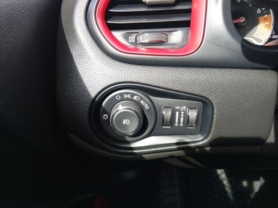 2023 Jeep Renegade - Photo 13