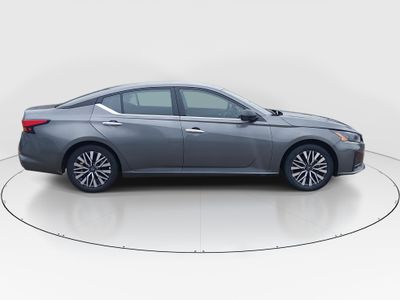 2025 Nissan Altima — photo 8 view