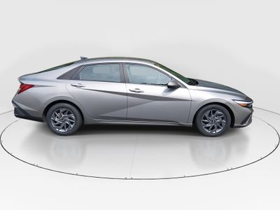 2024 Hyundai Elantra - Photo 8