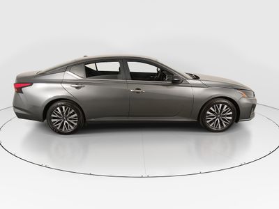 2025 Nissan Altima - Photo 8