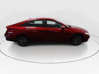 2024 Hyundai Elantra — photo 8 view