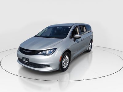 2023 Chrysler Voyager - Photo 3