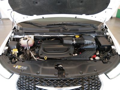 2023 Chrysler Pacifica — photo 9 view