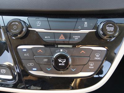 2023 Chrysler Voyager - Photo 18