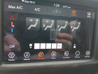 2023 Jeep Gladiator - Photo 18