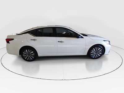 2025 Nissan Altima - Photo 8