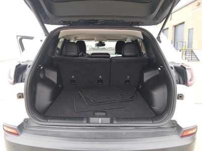 2023 Jeep Cherokee — photo 11 view