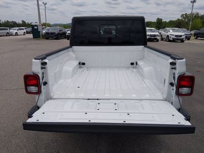 2023 Jeep Gladiator - Photo 11
