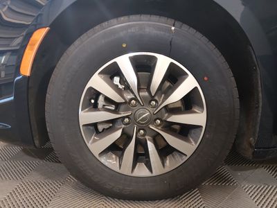 2024 Chrysler Pacifica — photo 10 view