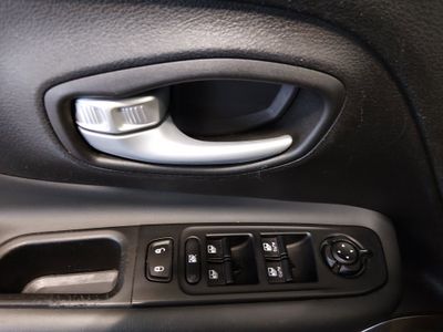 2023 Jeep Renegade - Photo 19