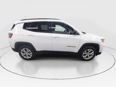 2024 Jeep Compass — photo 8 view