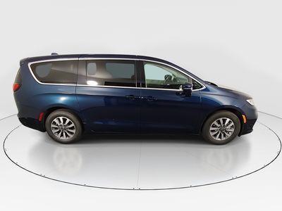 2022 Chrysler Pacifica — photo 8 view