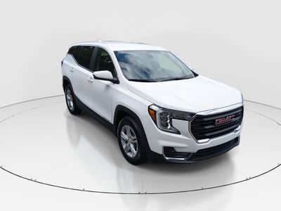 2024 GMC Terrain FWD 4dr SLE — front three-quarter view