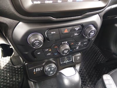 2023 Jeep Renegade - Photo 16