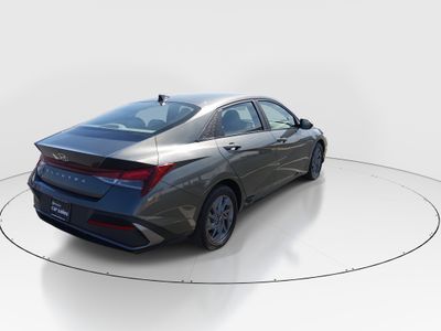 2024 Hyundai Elantra - Photo 7