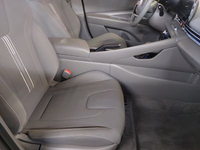 2024 Hyundai Elantra - Photo 17