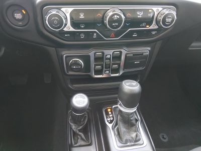 2023 Jeep Wrangler - Photo 13