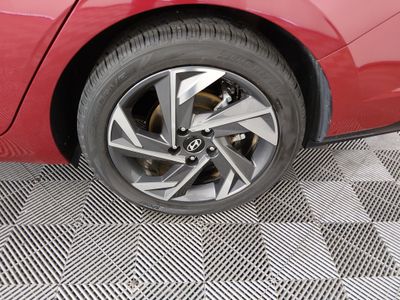 2024 Hyundai Elantra — photo 10 view