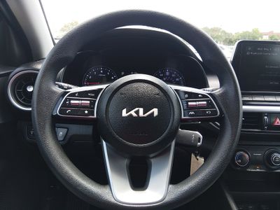 2023 Kia Forte - Photo 12